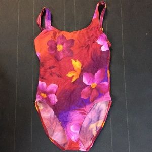 ⬇️Bathing suit⬇️